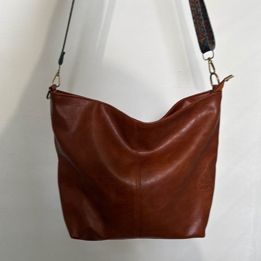 Elegant Brown Leather Shoulder Bag